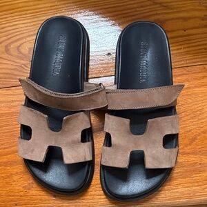 Steve Madden Tan and Black Men's Slide Sandals